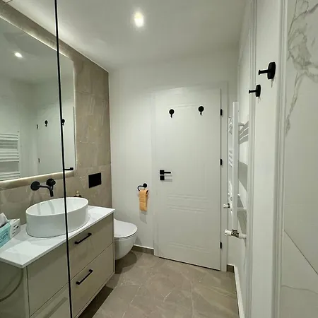 Lux By The Sea Apartment *